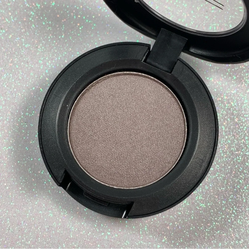 Mac Eyeshadow Clue BNIB